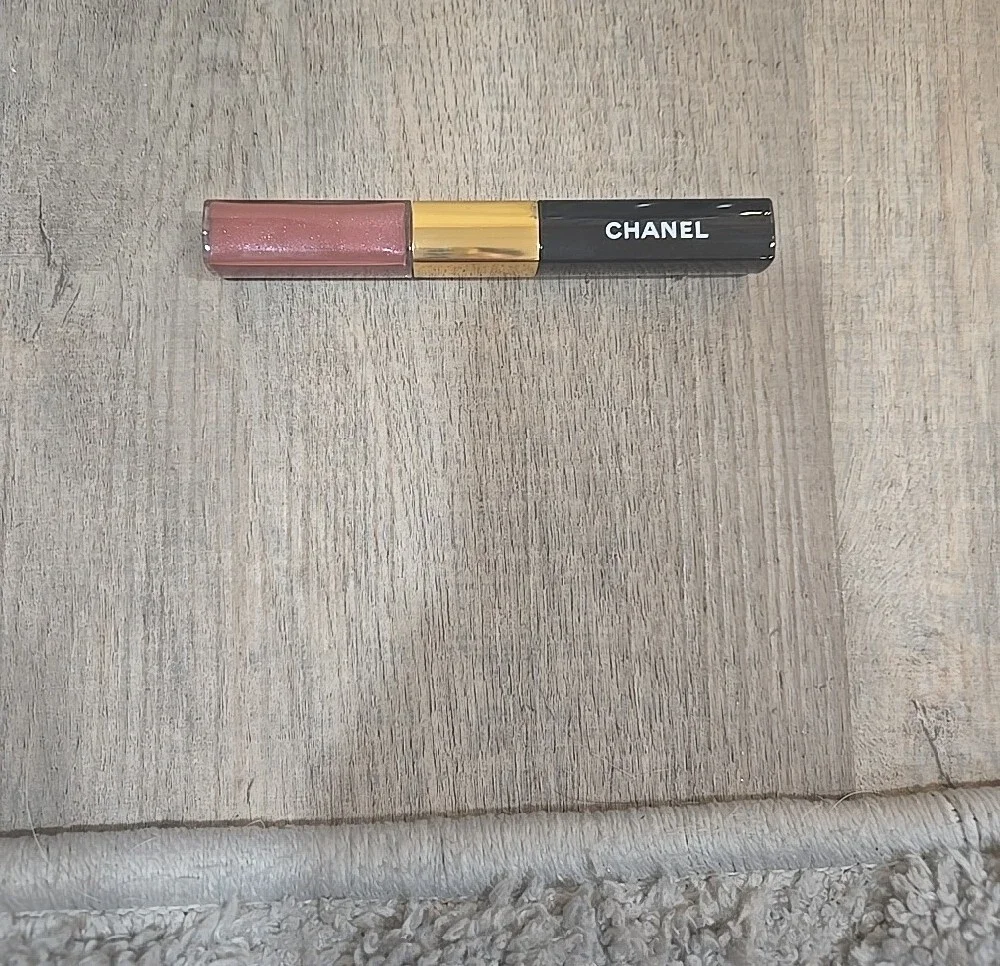 CHANEL shimmer coverage color